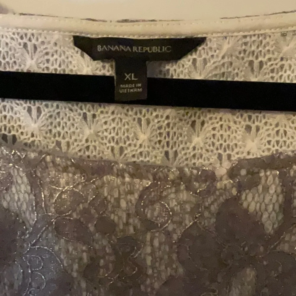 Banana Republic Silver Floral Bonded Lace Blouse, Size XL, NWT - Picture 2 of 4